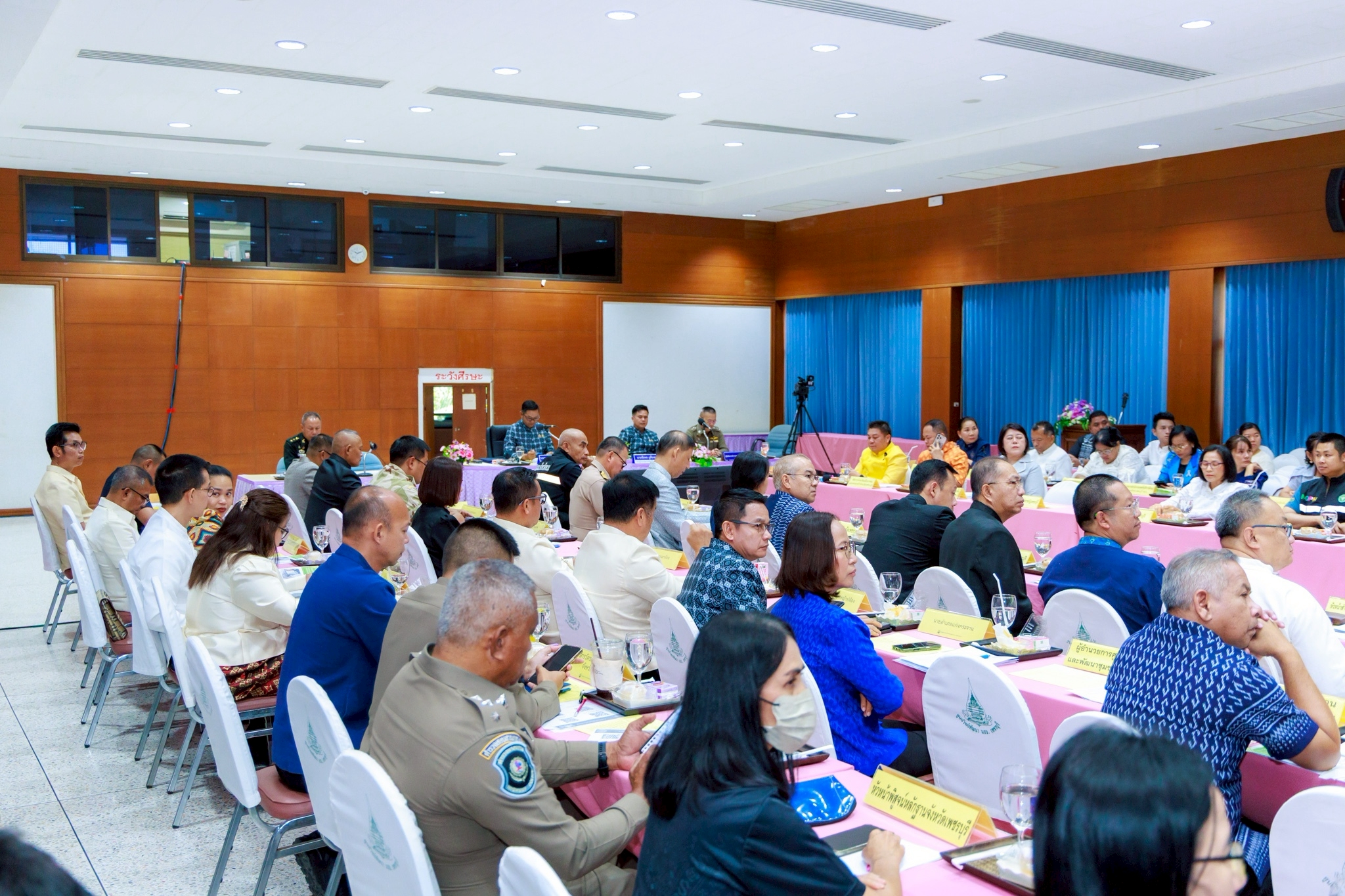 title - ปฏิรูปที่ดินจังหวัดเพชรบุรี มอบหมายให้ นางสาวขวัญใจ เพชรสวน นักวิชาการปฏิรูปที่ดินชำนาญการ ร่วมประชุมคณะกรมการจังหวัด ประจำเดือนเมษายน 2569
